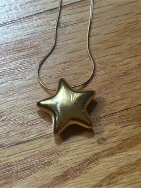 Gold Star Pendant Necklace